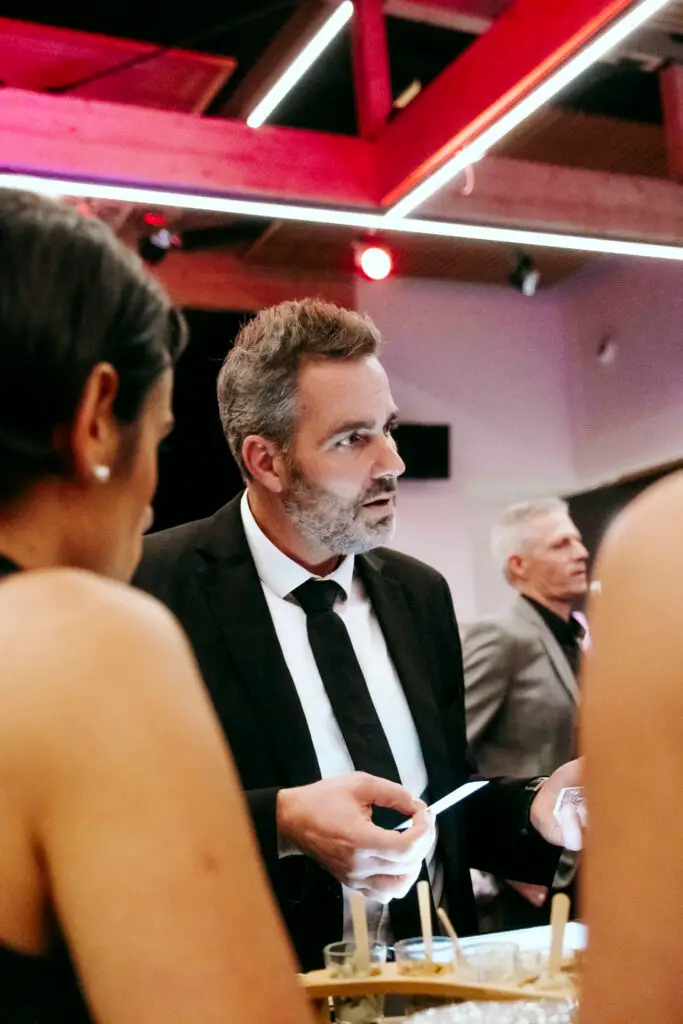 Magicien Close-up Lausanne : La Magie Élégante et Moderne pour Vos Événements 